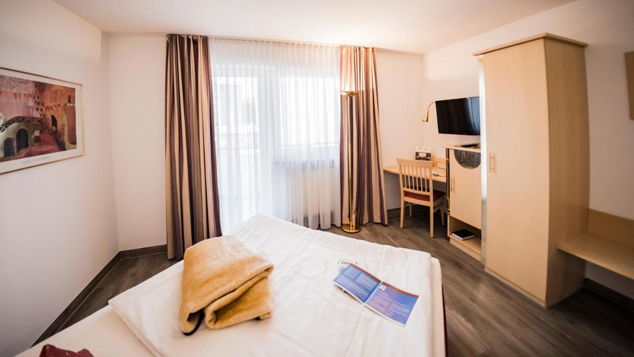 City-Hotel Garni ノイ・ウルム エクステリア 写真