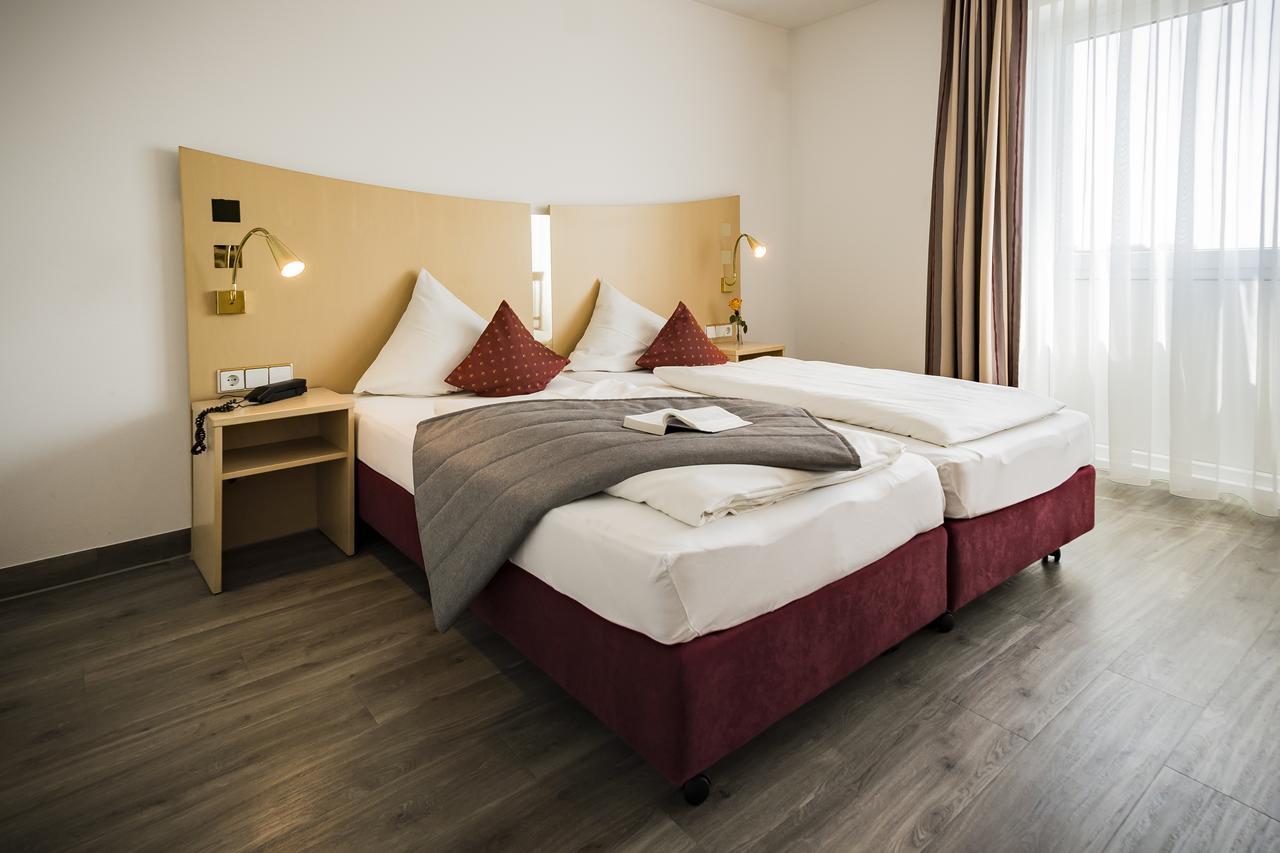 City-Hotel Garni ノイ・ウルム エクステリア 写真