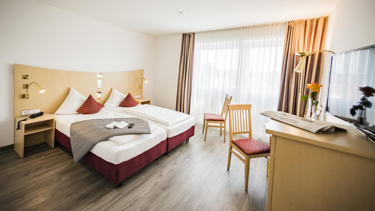 City-Hotel Garni ノイ・ウルム エクステリア 写真